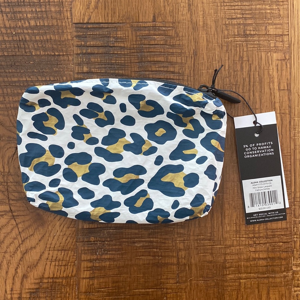 ALOHA COLLECTION snow leopard mini pouch